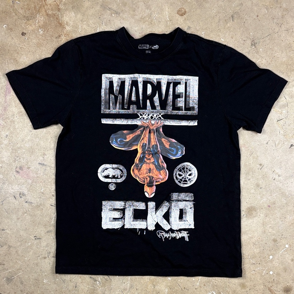 Men’s Y2K Medium Ecko Unlimited Black and Orange Marvel Graphic Tee